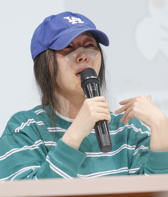 Min Hee-jin, CEO of ADOR, cries as she speaks during a press conference held Thursday in southern Seoul. [NEWS1]