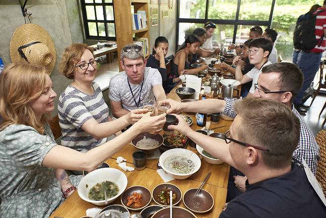 2023 제주고메스푼에 참여한 외국인 관광객.