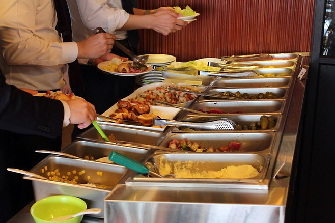 헬로 브라질의 샐러드 바 / 사진=정세윤 여행+ 기자