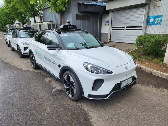 중국 IT기업 바이두(百度·Baidu)가 운영 중인 자율주행 택시 뤄보콰이파오(蘿卜快跑·영문명 Apollo Go)의 외부 모습. 이도성 특파원