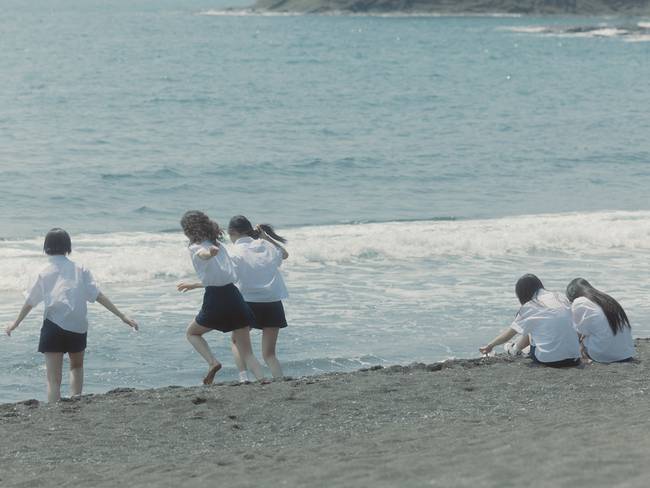 사진=뉴진스 ‘Bubble Gum’ 뮤직비디오, 어도어 제공