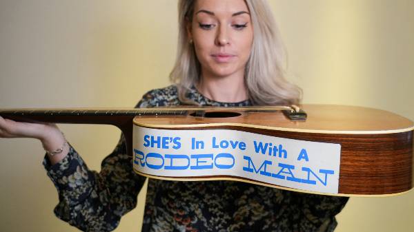 영국 기타리스트 에릭 클랩튼이 사용하던 기타가 경매에 나온다. 사진은 경매에 나올 예정인 클랩튼이 사용하던 기타. /사진=로이터