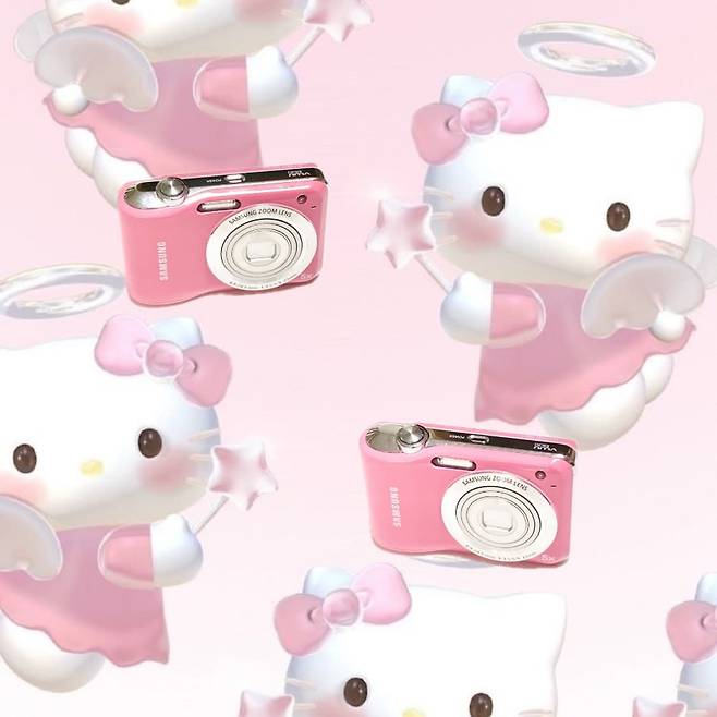 A Samsung VLUU ES30 camera, sold online by a secondhand camera retailer (Instagram @oxo_cam)