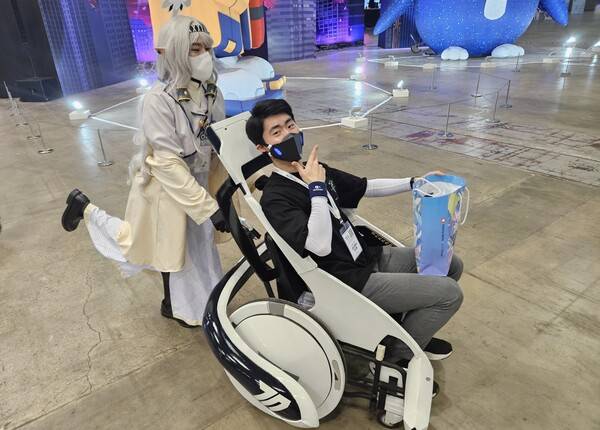 - 선생님 왜 히마리 휠체어를 뺏어 타고 계십니까