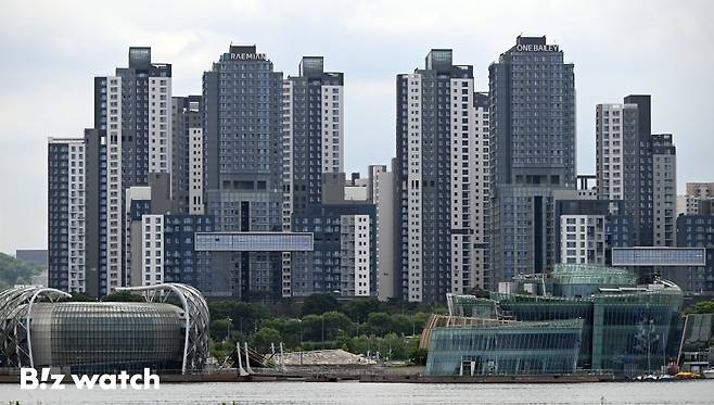 서울 서초구 반포동 '래미안 원베일리'가 1가구에 대한 일반 분양을 진행한다. 시세 차익은 20억원에 달할 것으로 예상되고 있다. 사진은 20일 래미안 원베일리 모습./사진=이명근 기자 qwe123@