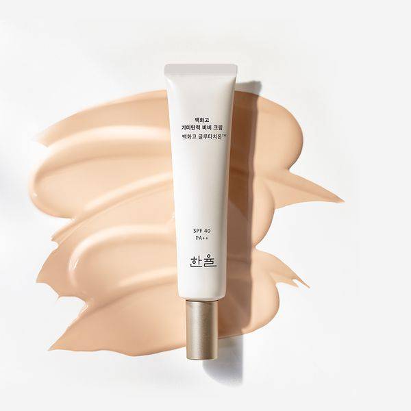 한율 백화고 기미탄력 비비 크림 - 순도 98% 글루타티온과 표고버섯 추출물, 나이아신아마이드, 트라넥삼산, 비타민 C가 4주 후 기미 면적을 최대 25% 줄인 3중 기능성 제품. 40mL 4만8천원.