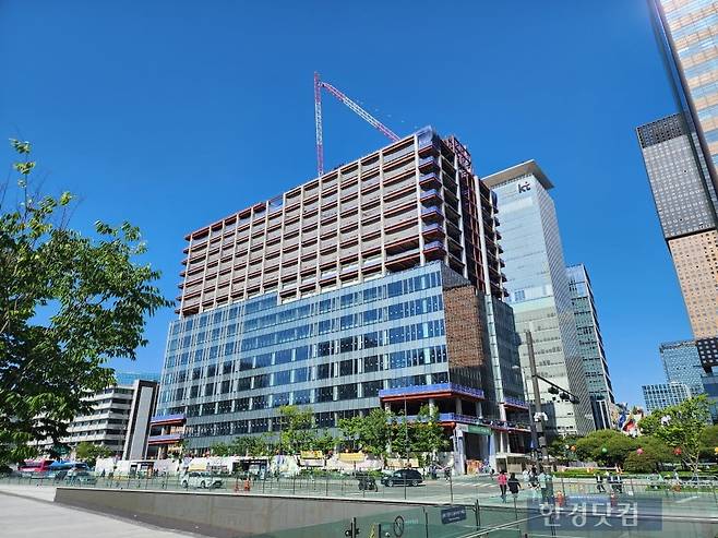 현대건설이 리모델링 중인 광화문 KT 사옥. 사진=오세성 한경닷컴 기자