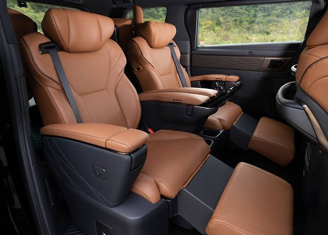 항공기 1등석을 연상시키는 알파드 2열 공간. 사진제공|토요타코리아