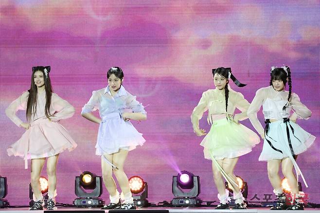 '코리아 온 스테이지' 무대에 오른 그룹 뉴진스. ⓒ이혜영 기자 lhy@hankooki.com