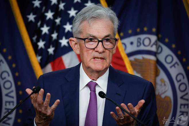 제롬 파월 미국 연방준비제도(Fed·연준) 의장이 1일(현지시간) 워싱턴에서 FOMC가 기준금리를 연 5.25∼5.50%로 동결한 후 기자회견을 갖고 “현 통화정책 수준은 긴축적이라고 생각한다”고 밝히고 있다. 2024. 05..02 ⓒ AFP=뉴스1 ⓒ News1 우동명 기자