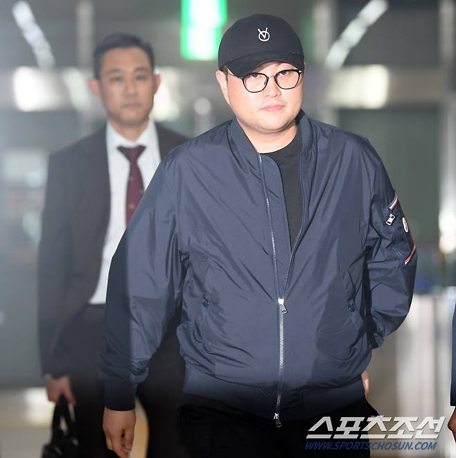 음주 뺑소니 혐의를 받는 가수 김호중이 21일 서울 강남경찰서에서 조사를 마친 후 귀가하고 있다. 강남=박재만 기자 pjm@sportschosun.com