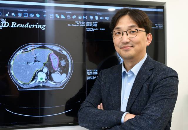 김진성 온코소프트 대표가 서울 서대문구 온코소프트에서 본지와 인터뷰를 진행하기에 앞서 포즈를 취하고 있다. 성형주 기자