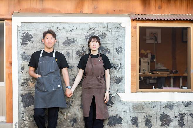 ‘귤림공방’ 현송이·김석범 부부. 이수현 제공
