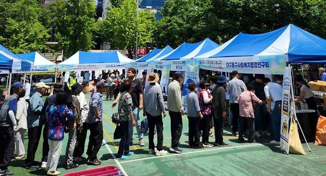 동구청 사회복지공무원들이 ‘제1회 현장으로 찾아가는 복지 전문 컨설팅’을 개최했다. 동구청 제공