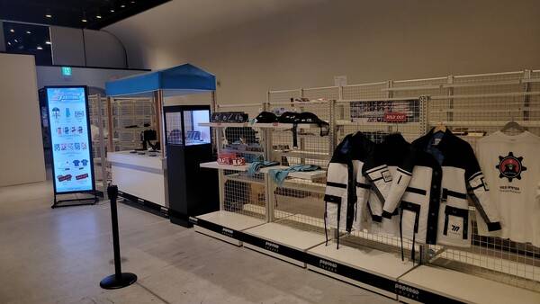 - 마지막 입장 시간이라 그런지 대부분의 굿즈가 팔린 상황이었다