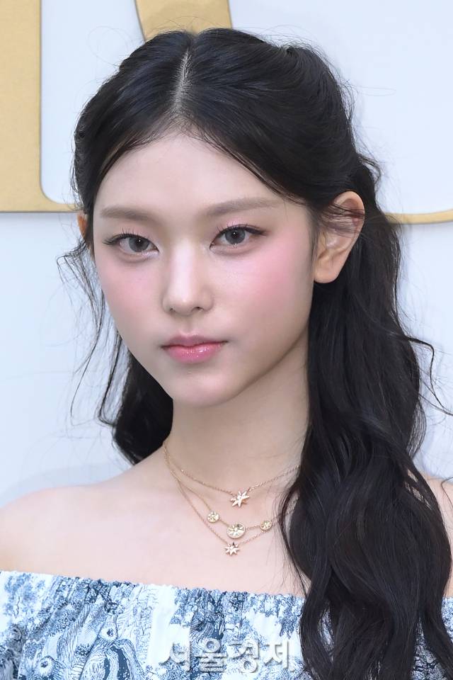 그룹 뉴진스(New Jeans) 해린이 29일 오후 서울 성동구 모처에서 열린 프랑스 명품 브랜드의 스토어 오픈 기념 포토콜에 입장하고 있다. 김규빈 기자 2024.05.29