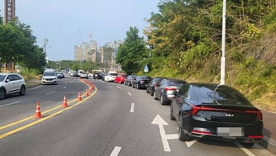 나주역과 나주종합스포츠파크가 '선상통로'로 연결된 후 스포츠파크 내 이면도로와 공영주차장이 수도권 장기 출타자 주차 차량으로 몸살을 앓고 있다. 뉴시스