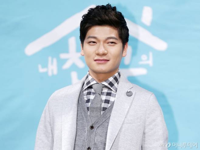 중국 방송인 장위안이 2015년 예능 '내 친구의 집은 어디인가' 제작발표회에서 포즈를 취하는 모습. /사진=머니투데이 DB