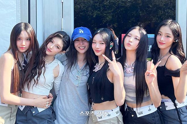 민희진 어도어 대표(왼쪽에서 세번째)와 그룹 뉴진스. 인스타그램 캡처