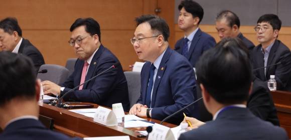 발언하는 조규홍 보건복지부 장관 - 조규홍 보건복지부 장관이 31일 종로구 정부서울청사 별관에서 열린 제4차 국민연금기금운용위원회에서 발언하고 있다. 연합뉴스