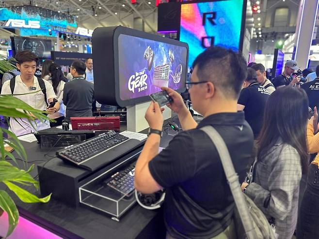 ▲ 이곳에도 많은 참관객들의 흥미를 끌었다