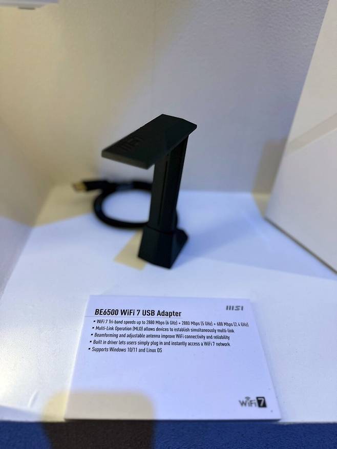 ▲ 플러그 앤 플레이로 즉시 인터넷 환경을 구축하는 BE6500 WiFi 7 USB 무선 랜카드까지