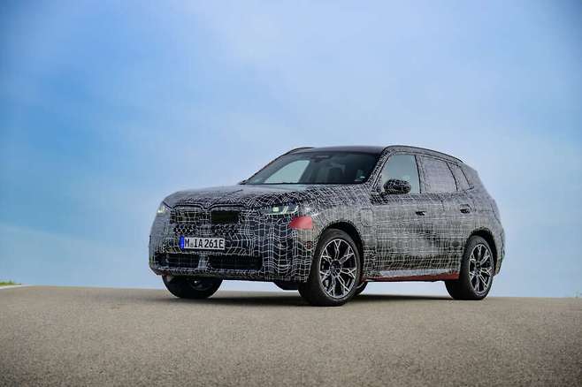 사진 : BMW X3 풀체인지 테스트카 (출처=BMW 공식 스파이샷)