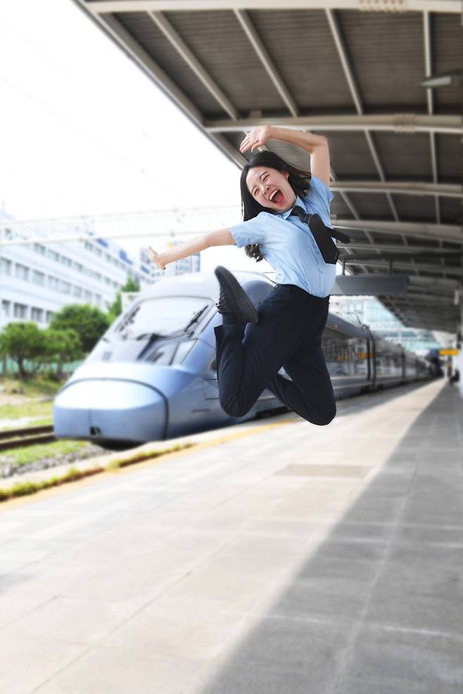 코레일 유튜브 크리에이터로 활약하고 있는 ‘미스기관사’ 강하영 주임. 코레일 제공