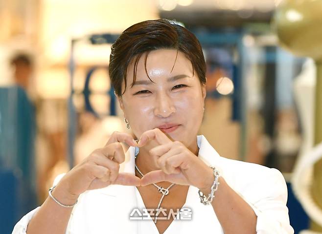 박세리가 지난 5월2일 서울 송파구 롯데백화점 잠실점 에비뉴엘에서 진행된 프레드의 ‘포스텐 크루즈’ 팝업스토어 오픈 기념 행사에서 포즈를 취했다. 박진업 기자 upandup@sportsseoul.com