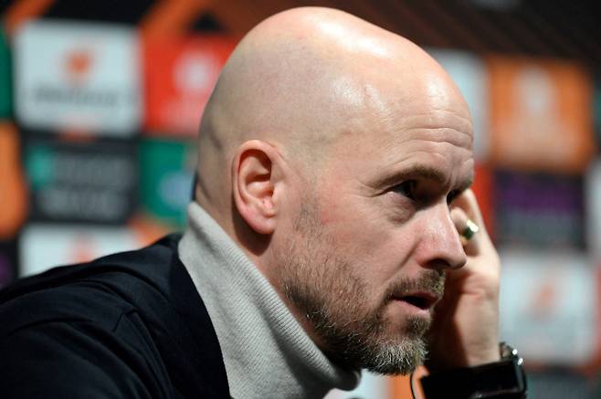 맨체스터 유나이티드는 에릭 텐 하흐 감독의 거취를 2주 넘도록 결정내리지 못하고 있다. 차기 유력 감독 후보였던 토마스 투헬과 마우리시포 포체티노은 최근 맨유 수뇌부의 선택지에서 탈락했다. <저작권자(c) 연합뉴스, 무단 전재-재배포, AI 학습 및 활용 금지>