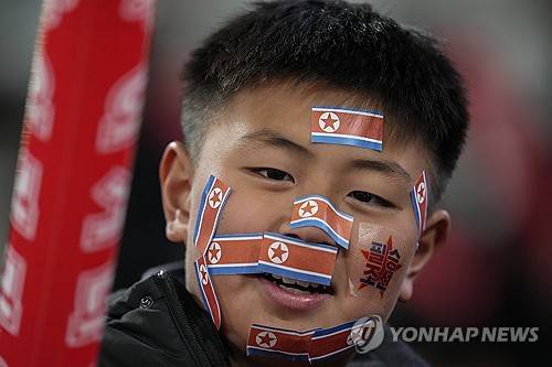 북한 남자축구대표팀이 11일 동남아 라오스 비엔티안 국립경기장에서 열린 2026 월드컵 아시아 2차예선 미얀마와의 최종전에서 4-1 대승을 거두면서 3차예선 진출을 확정지었다. 북한은 지난 3월 일본과의 평양 홈 경기를 전격 취소하면서 몰수패를 당하고 탈락 위기에 몰렸으나 이번 달 2연전을 모두 이긴 끝에 극적으로 생환, 월드컵 본선 진출을 바라보게 됐다. 북한은 조추첨 결과에 따라 한국과 2경기를 치를 수도 있게 됐다. 연합뉴스