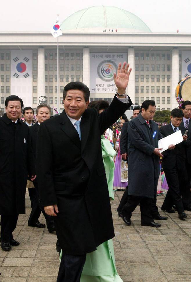 2003년 취임식에서 인사하는 노무현 대통령.(사진=노무현 사료관)