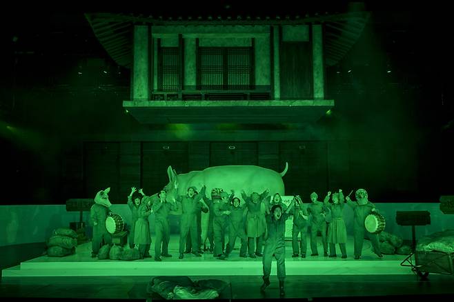 연극 <활화산> 공연 장면/ 국립극단 제공