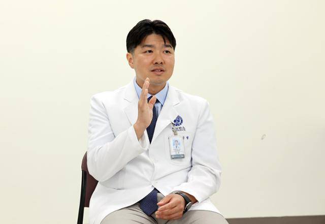 인경 세브란스병원 소아외과 교수는 "어린이 담도폐쇄증은 생후 60일 이전에 발견되는데, 갓난아이의 대변 색깔이 회색이나 흰색으로 바뀌면 이 질환을 의심해야 한다"고 했다. 세브란스병원 제공