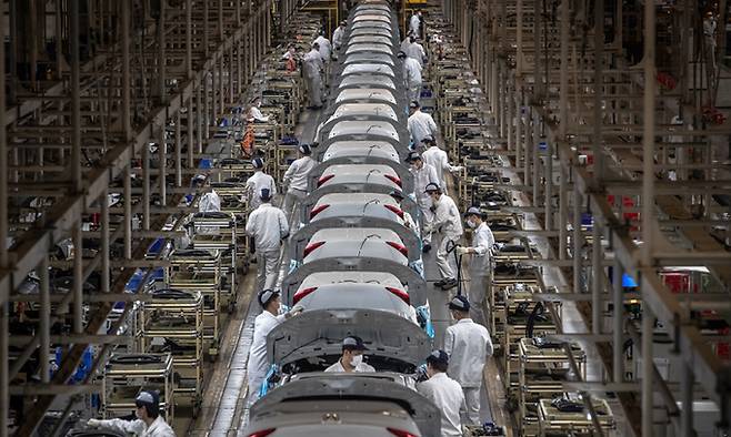 중국의 한 자동차 공장 모습. EPA연합뉴스