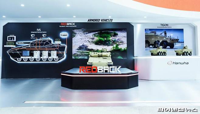 17일부터 21일까지 프랑스 파리에서 열리는 세계 최대 방산전시회 '유로사토리(Eurosatory) 2024'에 전시된 한화에어로스페이스 레드백, 타이곤과 한화시스템 통합전장시스템(IVS). 한화그룹 제공