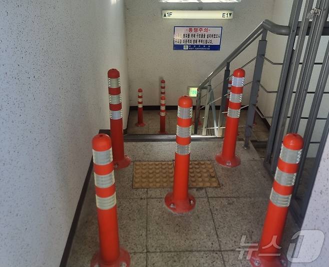 설치된 차량규제봉(온라인 갈무리)/뉴스1