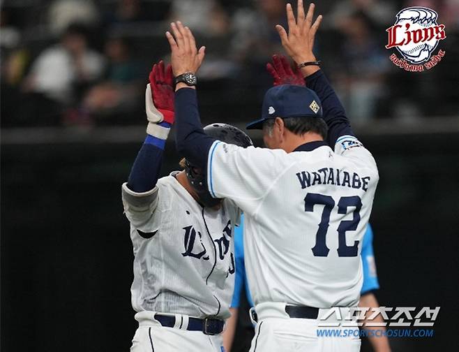 세이부는 인터리그를 앞둔 지난 5월 말 마쓰이 감독을 경질하고 와타나베 단장에게 지휘봉을 맡겼다. 이미 한 차례 사령탑을 지낸 와타나베 단장 겸 감독 체제에서 세이부는 더 깊은 수렁에 빠졌다. 인터리그 18경기에서 4승14패를 기록했다. 사진캡처=세이부 라이온즈 SNS