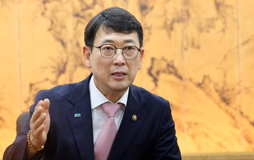 최응천 국가유산청장은 지난 10일 서울 종로구 국립고궁박물관에서 세계일보와 가진 인터뷰에서 “국가유산청은 앞으로도 국민 여러분께 문화‘재’가 아닌 문화유산, 자연유산, 무형유산을 통합적으로 관리하고 가치를 새롭게 창출하는 관리체제를 선보일 것”이라고 밝혔다. 이제원 선임기자