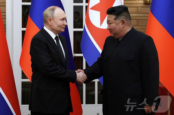 블라디미르 푸틴 러시아 대통령과 김정은 북한 노동당 총비서. 24.06.19 ⓒ 로이터=뉴스1 ⓒ News1 김예슬 기자