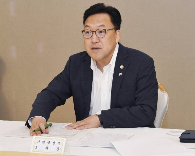 김병환 기획재정부 차관이 21일 정부 서울청사에서 열린 '물가관계차관회의'를 주재하며 모두발언을 하고 있다. /사진=기재부