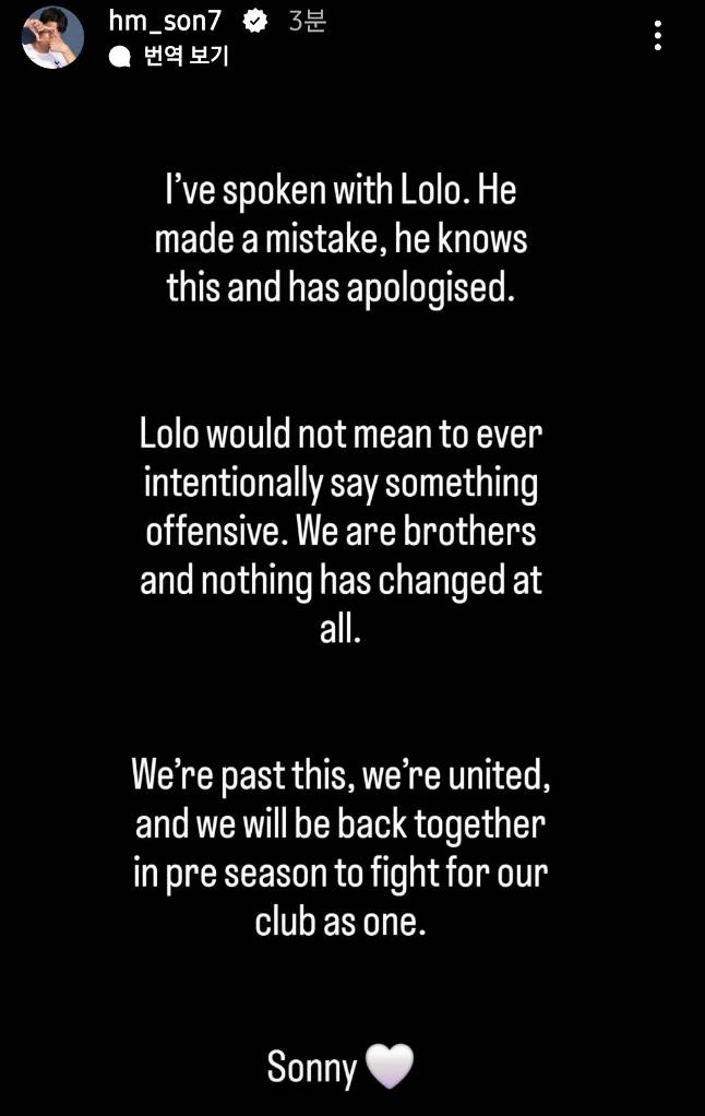 프리미어리그(PL) 사무국도 최근 논란이 됐던 로드리고 벤탄쿠르의 손흥민 인종차별 건에 대한 입장을 냈다. 최근 벤탄쿠르가 손흥민을 향해 인종차별적인 실언을 해 논란을 일으킨 점에 대해 프리미어리그 사무국은 20일 SNS를 통해 토트넘 홋스퍼의 입장문을 공유하면서 자신들은 모든 종류의 차별에 대해 맞서고 있으며, 구단과 선수들 및 스태프들이 차별적 학대에 대한 조치를 취할 수 있도록 지원하겠다는 입장을 밝혔다. 사진 손흥민 SNS