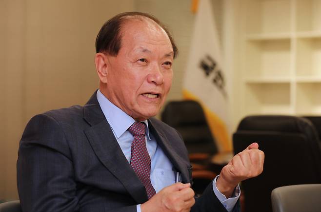 황우여 국민의힘 비상대책위원장이 8일 서울 여의도 중앙당사에서 시사저널과 인터뷰를 하고 있다. ⓒ시사저널 박은숙