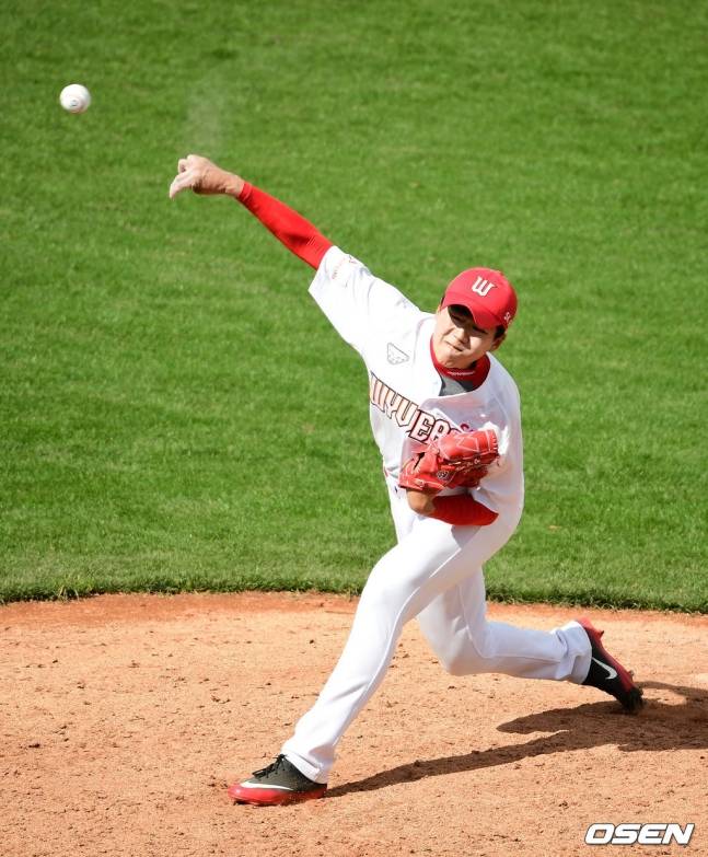 SSG 랜더스 소속 당시 김주온의 투구 모습.