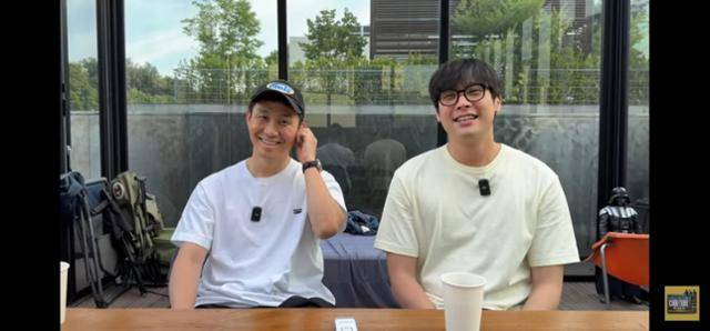 오정세와 최다니엘이 오랜 우정을 자랑하고 있다. 최다니엘 채널 캡처