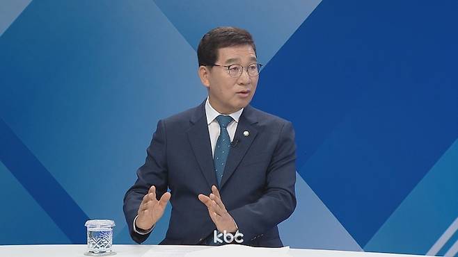 ▲26일 KBC '여의도초대석'에 출연한 신정훈 국회 행정안전위원회 위원장