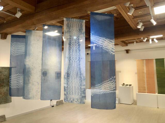 수원전통문화관 진수원(珍羞園) 연작 초대전의 4번째 전시로 윤희경 작가의 ‘온고지신展’이 열리고 있다. 전시장 전경. 이나경기자