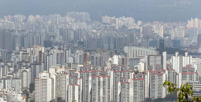 7월 1일 서울 남산에서 바라본 아파트 단지. /뉴스1