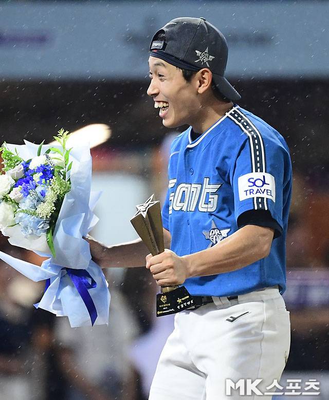 황성빈은 올스타전 베스트 퍼포먼스상의 영예를 안았다. 사진(인천)=김영구 기자