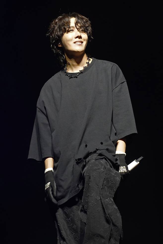 2023년 7월31일 미국 음악 축제 ‘롤라팔루자’에서 제이홉이 솔로 공연을 열었다. ⓒAP Photo